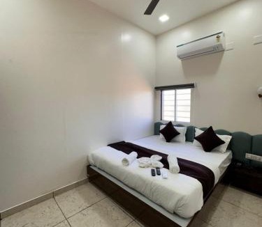 Dwarka Hotel | Chappan Bhog Hotel & Restaurent