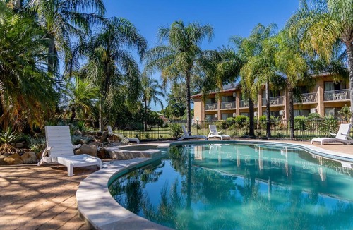 Singleton Hotel | Charbonnier Motor Inn