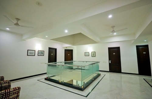 Basai Bed & Breakfast | Charming B&B with WiFi and AC in Wise Villa Agra 7