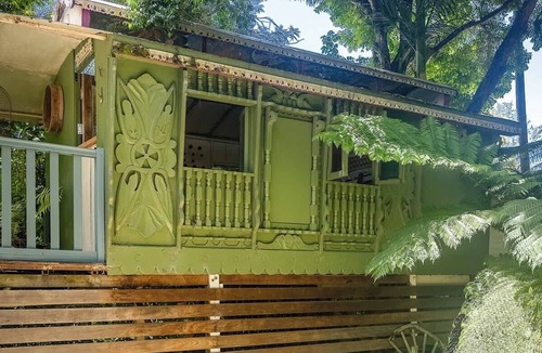 Bangalow House | Charming Bangalow Cottage | Walk to Cafés & Shops