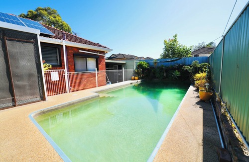 Roselands House | Charming Family Home with Swimming Pool in a Convenient Location