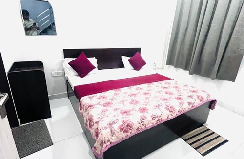 Vrindavan House | Charming Guest Room Retreat in Vrindavan with Modern Comforts