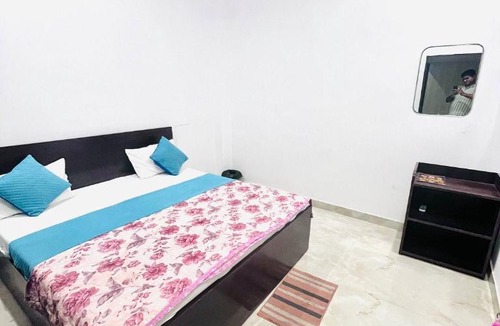 Vrindavan House | Charming Guest Room Retreat in Vrindavan with Modern Comforts