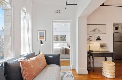 Kings Cross Apartment | Charming Stylish City Pad Potts Point w Laundry