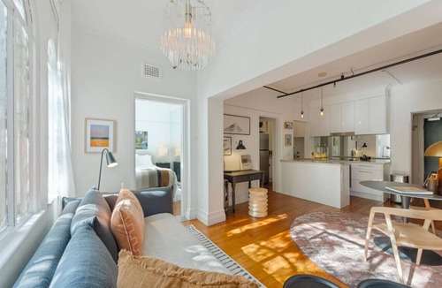 Kings Cross Apartment | Charming Stylish City Pad Potts Point w Laundry