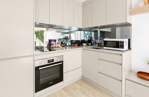 Rushcutters Bay Apartment | Chic 1-Bed with Patio & Pool in Rushcutters Bay