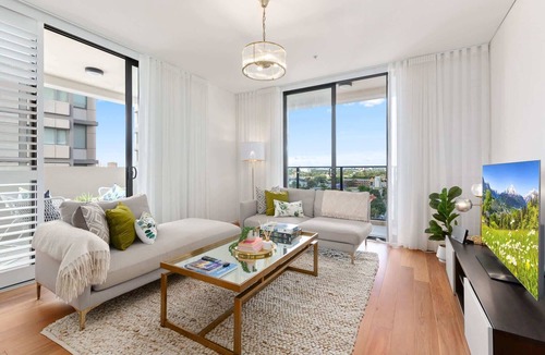 Redfern House | Chic 2BR Inner-City Stay with Balcony