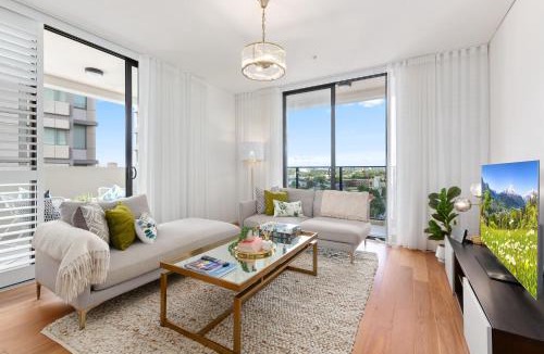 Redfern House | Chic 2BR Inner-City Stay with Balcony