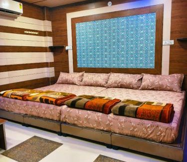 Jaora Hotel | Chirag Guest House