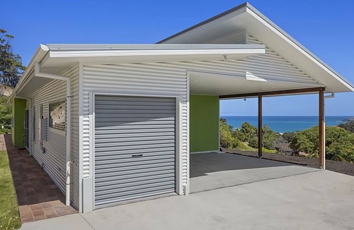 Korora Apartment | Ciao Korora The Classic, luxury studio with magnificent ocean views.