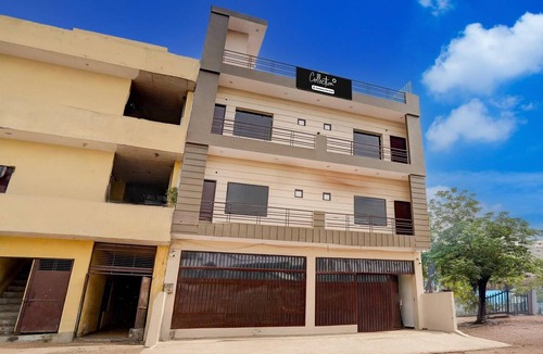Focal Point House | Classic Hotel Charanjit Arora