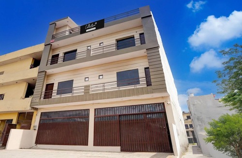 Focal Point House | Classic Hotel Charanjit Arora