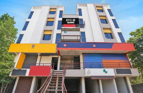 Ahmedabad House | Classic Red Apple