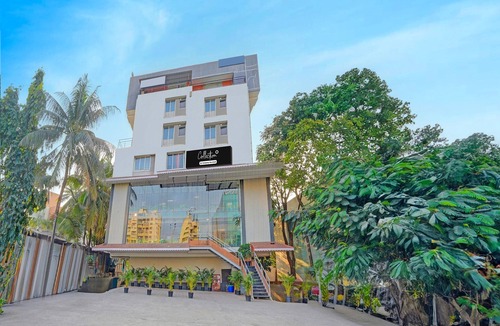 Aundh House | Classic With Balcony I- Siri Lodge