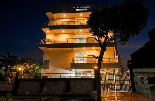 Sector 70 House | Classic With Balcony Palm Paradise