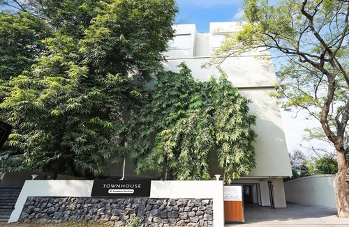 Ramdaspeth House | Classic with Twin BedOctave Parkland Suites