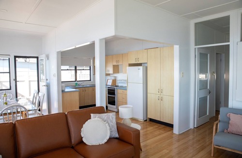 Sunshine Cottage | CLEARVIEW: A feel-good, sunny, north-facing waterfront lake house with jetty
