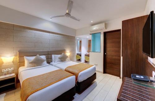 Sayajiganj Hotel | Click Hotel Vadodara 400 Mtr from Railway Station