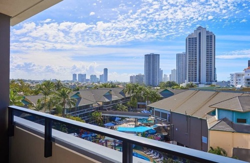 Surfers Paradise Apartment | Close to Beach 2 bedroom Apartment In Surfers
