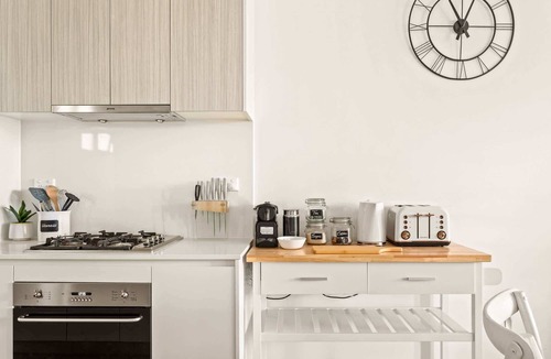 Dee Why Apartment | Coastal 2-Bed Apartment near Beach