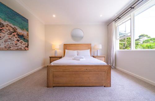 Vaucluse Apartment | Coastal 4BR Home for 10 with Garden and Garage