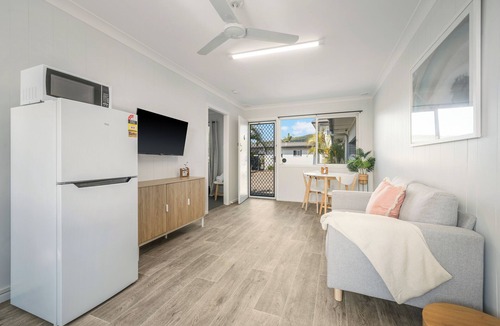 Crescent Head Apartment | Coastal Chic Apartment Only Minutes to the Beach
