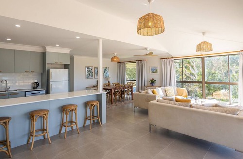 Nambucca Heads Apartment | Coastal Chill - Discover the ultimate coastal escape in this exclusive 3-bedroom beachside apartment
