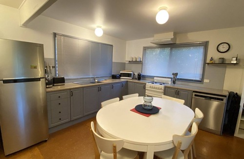 Mossy Point House | Coastal Comfort 450m to the Beach