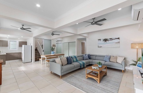North Ward Apartment | Coastal Corner Poolside Retreat on The Strand