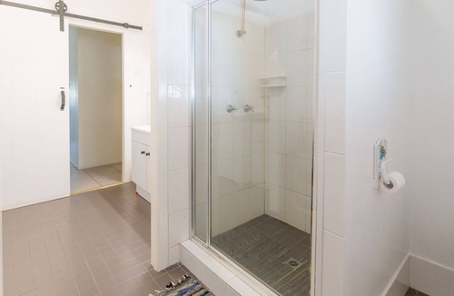 South Evans Head House | Coastal cottage with BBQ, WiFi, sunroom, parking & boat space, walking distance to RSL