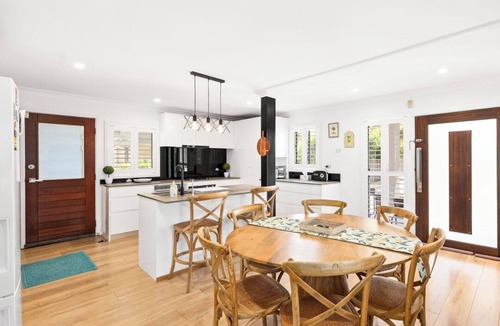 Caves Beach House | Coastal Retreat In Lake Macquarie