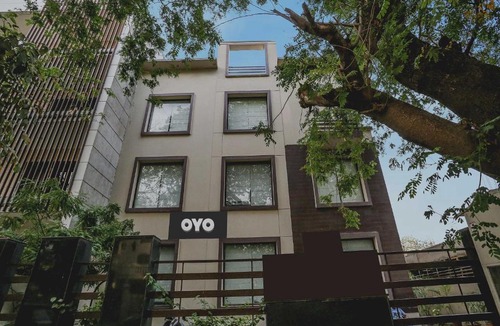 Gurugram Hotel | Collection O Cambridge