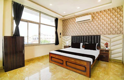 Shibpur Hotel | Collection O Howrah Botanical Garden