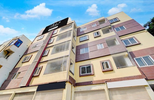 Hyderabad House | Collection O Musheerabad Metro
