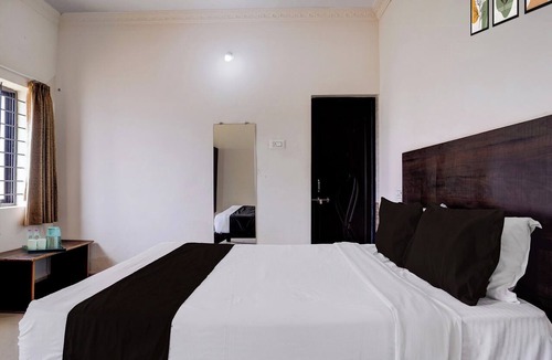 Hubli Hotel | Collection O Sunset Point PB Road