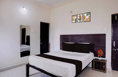Hubli Hotel | Collection O Sunset Point PB Road