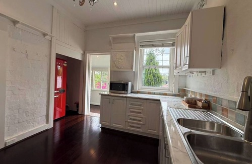 Chatswood Apartment | Comfortable 3BR House Unit in Chatswood w/Parking