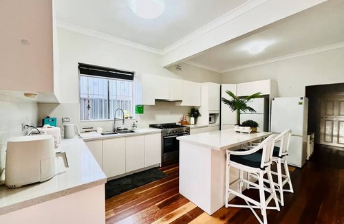 Brighton-le-Sands House | Comfortable Family House Near Brighton Le Sands Beach & Sydney Airport