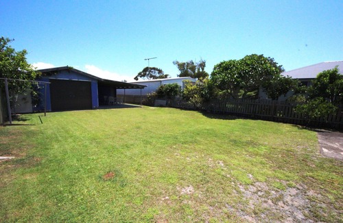 Hat Head Cottage | Comfortable, pet friendly cottage that is only a short stroll to the.