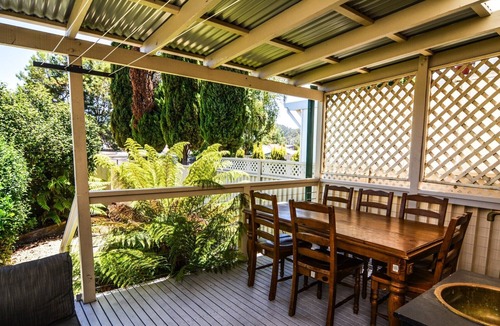 Lithgow House | Comfortable Victorian Terrace close to shops
