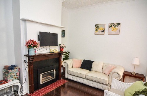 Lithgow House | Comfortable Victorian Terrace close to shops