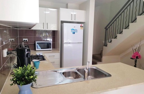 Burwood Heights Apartment | Comfy 2-bedroom 2-balcony apartment/Close to CBD, Train and Metro easy reach