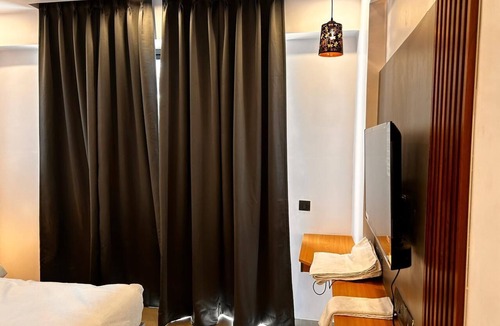 Gomti Nagar Hotel | Comfy Stays