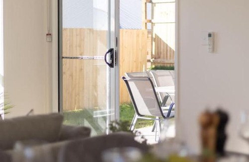 Greenbank House | Convenient Brandnew 4 Beds House, 5 mins to mall