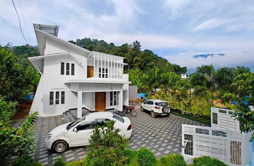 Devikolam Villa | Cool Nest Pool Villa Munnar by VOYEHOMES