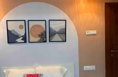 Koregaon Park Apartment | Coral: Pvt Studio in Koregaon Park. WiFi SmartTv AC