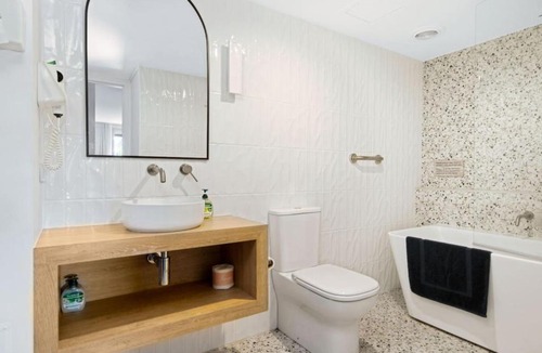 Batehaven Apartment | Corrigans Poolside Apartment Batehaven