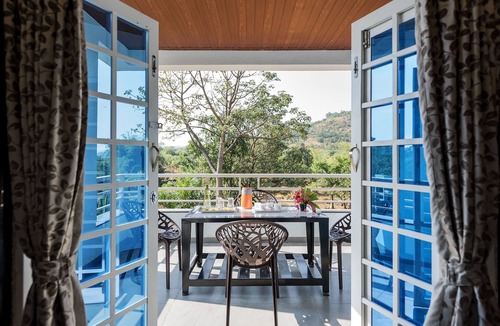Ambavna Villa | CosmicStays Ekantam - Mountain View Villa near Pune