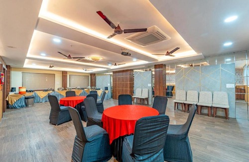 Bhopal Hotel | Cosmos Zorba Hotel, Hoshangabad Road