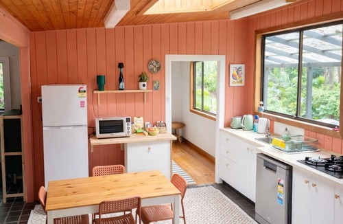 Otford House | Cosy Bush & Beach House in Otford